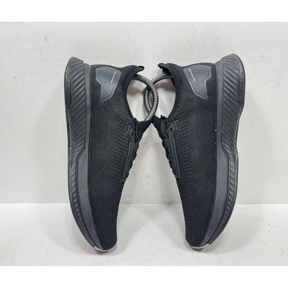 Flux Adapt Waterproof Runner Stealth Black Womens Size 7 Barefoot Running Shoes